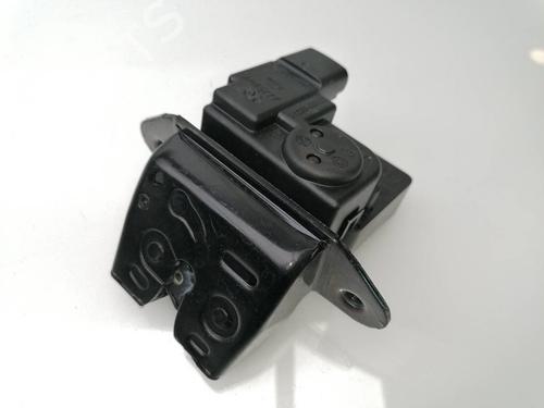 Used Tailgate lock HYUNDAI i30 (PDE, PD, PDEN) 1.4 T-GDI (140 hp) 23384539