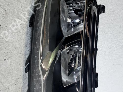 Used Right headlight VW TIGUAN (5N_) 2.0 TDI 4motion (150 hp) 31210733