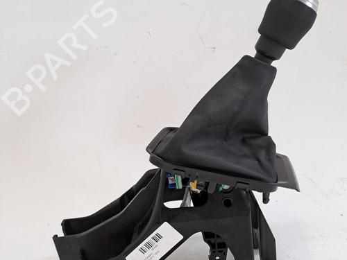 Used Gear lever RENAULT CLIO V (B7_) 1.0 TCe 90 (B7MT) (91 hp) 25998778