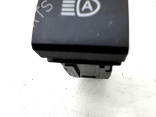 switch-toyota-corolla-estate-_e21_-2019-33766986 main image