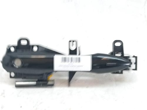 front-left-exterior-door-handle-toyota-yaris-_p21_-_pa1_-_ph1_-2020-35752636 main image