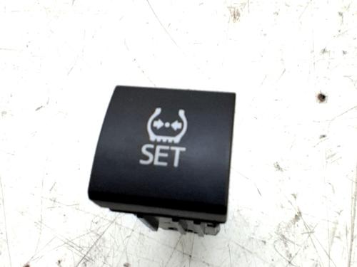 switch-toyota-corolla-estate-_e21_-2019-33772187 main image