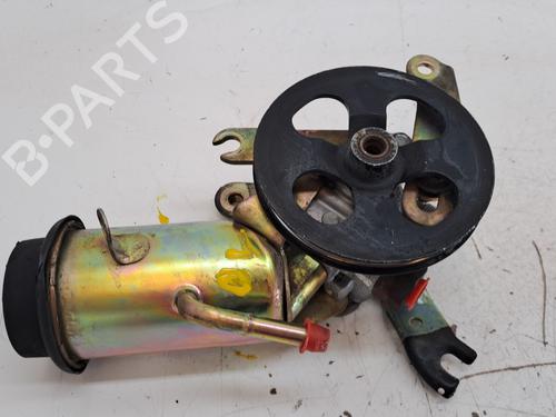 Pompe de direction assistée TOYOTA YARIS (_P1_) 1.4 D-4D (NLP10_, NLP10R) (75 hp) 28179181
