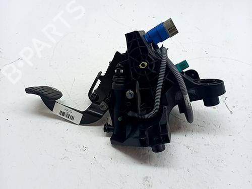 Clutch pedal RENAULT TRAFIC III Van (FG_) 1.6 dCi 120 (FGMK) | BP29228744I13 