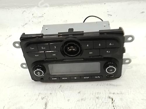 radio-smart-forfour-hatchback-453-2014-40548478 main image