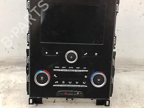 display-monitor-renault-megane-iv-hatchback-b9amn_-2015-36523477 main image