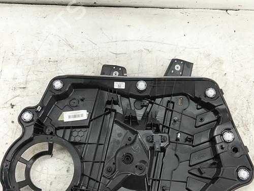 Used Front right window mechanism Front right window mechanism FORD PUMA (J2K, CF7) 1.0 EcoBoost (125 hp) 39740662 39740662