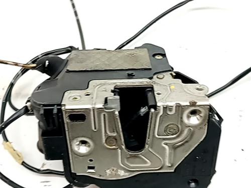 Używane Zamek drzwi przednich lewych MERCEDES-BENZ E-CLASS (W211) E 270 CDI (211.016) (177 hp) 30315166