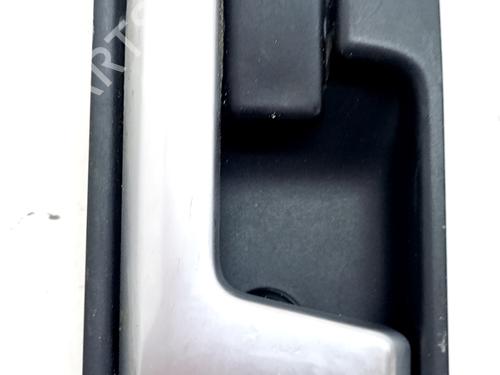 Used Front left interior door handle LAND ROVER DISCOVERY III (L319) 2.7 TD 4x4 (190 hp) 32106626