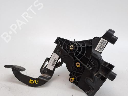 Used Clutch pedal OPEL VIVARO B Van (X82) 1.6 CDTI (05) (120 hp) 23288585