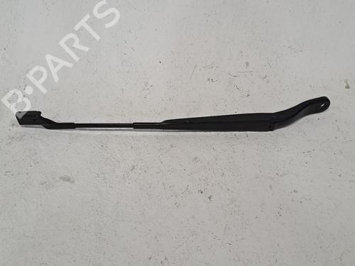 Used Front windshield wiper arm OPEL CORSA F (P2JO) 1.2 (68) (101 hp) 28037593
