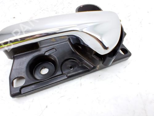 Venstre bagtil invendig håndtag Venstre bagtil invendig håndtag FIAT FREEMONT (345_) 2.0 JTD (140 hp) 33772348 33772348