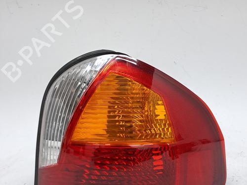 Used Right taillight HYUNDAI SANTA FÉ I (SM) 2.4 16V 4x4 (146 hp) 25998736