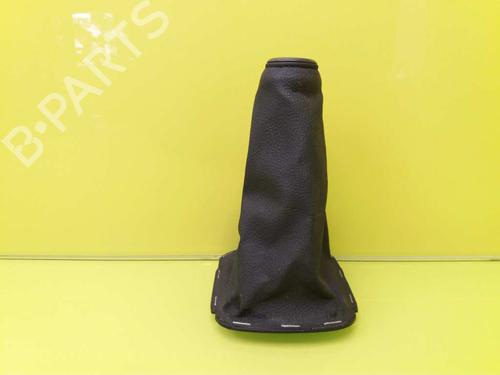 Used Shift knob Shift knob TOYOTA YARIS (_P13_) 1.0 (KSP130_, KSP130) (69 hp) 23404533 23404533