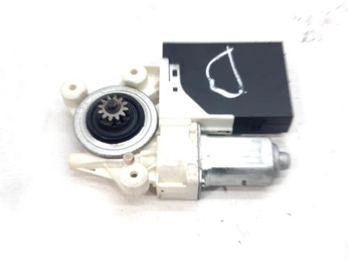 Motor do elevador de vidro frente direito Motor do elevador de vidro frente direito VOLVO V50 (545) 2.0 D (136 hp) 33762648 33762648