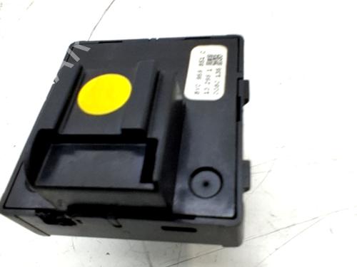 BP32257108I27 main image