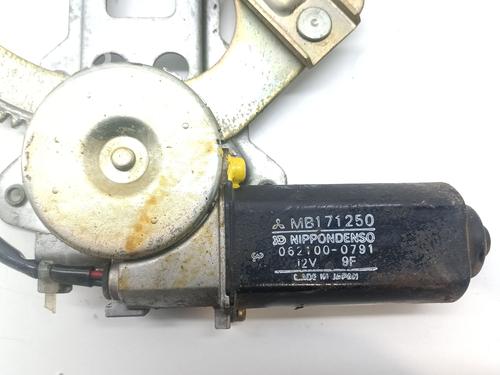 Front right window mechanism MITSUBISHI PAJERO I (L04_G, L14_G) 2.6 4WD (L042G, L047G) | BP31061668C23 