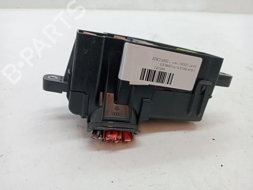 Used Fuse box SEAT LEON (1P1) 1.2 TSI (105 hp) 23354645