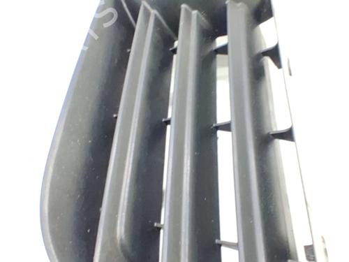 Used Grille VW POLO IV (9N_, 9A_) 1.4 TDI (70 hp) 32106897
