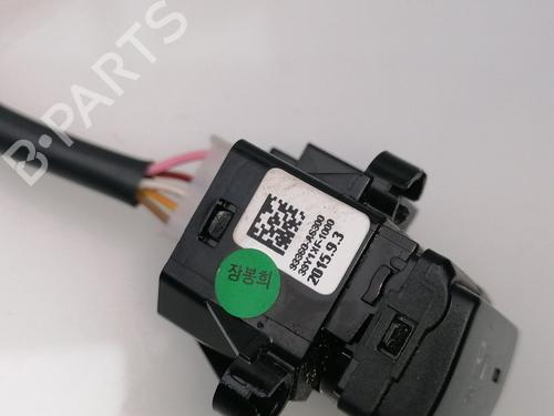 Used Switch HYUNDAI i30 (GD) 1.4 CRDi (90 hp) 24140143