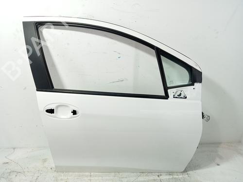 Used Right front door TOYOTA YARIS (_P13_) 1.5 Hybrid (NHP130_, NHP130) (101 hp) 29627046