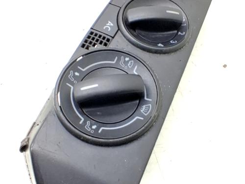 AC-Styringsenhed/Manøvreenhed VW POLO IV (9N_, 9A_) 1.4 TDI (70 hp) 32105466