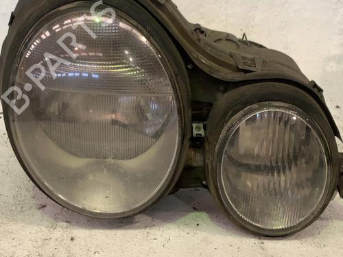 Used Right headlight Right headlight MERCEDES-BENZ E-CLASS (W210) E 300 Turbo-D (210.025) (177 hp) 33768806 33768806