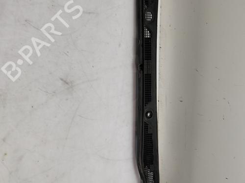 Griglia sotto parabrezza Griglia sotto parabrezza RENAULT CAPTUR I (J5_, H5_) 1.2 TCe 120 (120 hp) 36838299 36838299