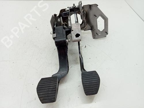 Used Clutch pedal OPEL CROSSLAND X / CROSSLAND (P17, P2QO) 1.2 (75) (110 hp) 28958815