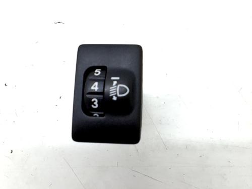 Forlygtekontakt TOYOTA AURIS (_E18_) 1.4 D-4D (NDE180_, NDE180R) (90 hp) 30050431