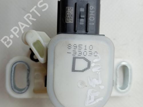 Used Electronic sensor TOYOTA YARIS (_P13_) 1.5 Hybrid (NHP130_, NHP130) (101 hp) 23351597