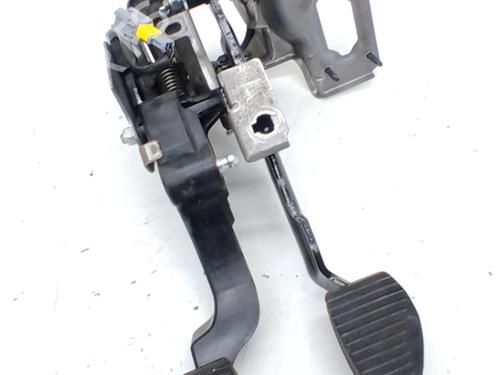 Pédale de frein OPEL CROSSLAND X / CROSSLAND (P17, P2QO) 1.6 Turbo D (75) (99 hp) 32106185