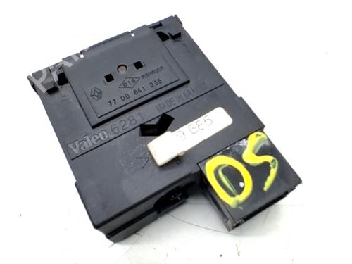 Commande de phare RENAULT TRAFIC II Van (FL) 2.0 dCi 115 (FL01, FL0U, FL00, FL0H, FL0M) (114 hp) 32105367