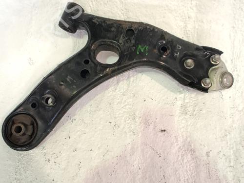 Used Left front suspension arm TOYOTA AURIS Estate (_E18_) 1.8 Hybrid (ZWE186_, ZWE186R, ZWE186H) (136 hp) 31701660
