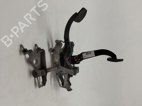 Used Break pedal SUBARU XV (_GP_) 2.0 D AWD (GPD) (147 hp) 24188930