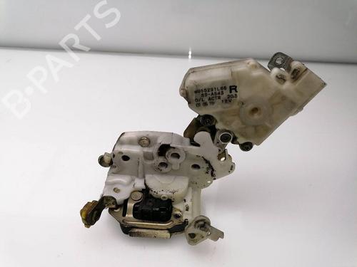 Used Front right lock NISSAN TERRANO II (R20) 2.7 TD 4WD (101 hp) 23938925
