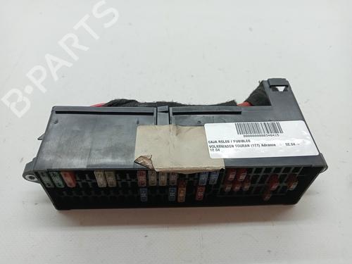 Used Fuse box VW TOURAN (1T1, 1T2) 2.0 TDI (136 hp) 23345184