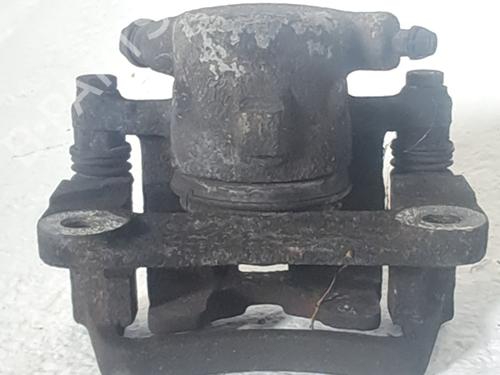 Venstre bremsekaliber foran SUZUKI VITARA (ET, TA, TD) 1.6 All-wheel Drive (TA, TA01, SE416) (80 hp) 32467911