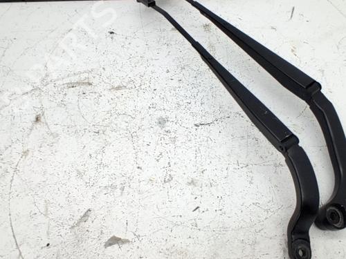 Used Front windshield wiper arm Front windshield wiper arm 39558033 39558033