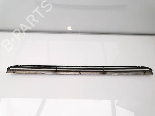 Used Grille MERCEDES-BENZ 124 Coupe (C124) 220 CE (124.042) (150 hp) 30451637