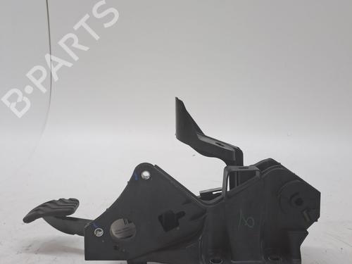 Used Break pedal RENAULT CLIO V (B7_) 1.5 Blue dCi 85 (B7AG) (86 hp) 23374676