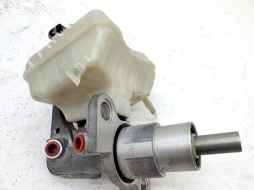 brake-master-cylinder-audi-a4-b8-avant-8k5-2007-2008-2009-2010-2011-2012-2013-2014-2015-2016-2017-40546359 main image