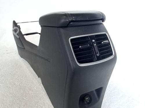 Consolle centrale HYUNDAI TUCSON (TL, TLE) 1.6 CRDi hybrid 48V (116 hp) 30960622