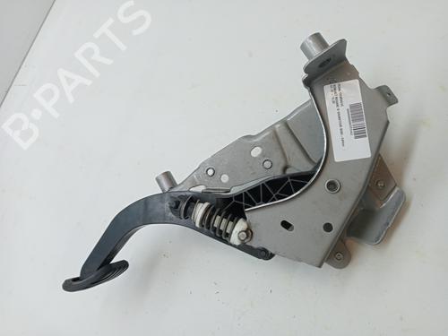 Used Clutch pedal RENAULT MEGANE IV Grandtour (K9A/M/N_) 1.5 Blue dCi 115 (K9A6) (116 hp) 23345994