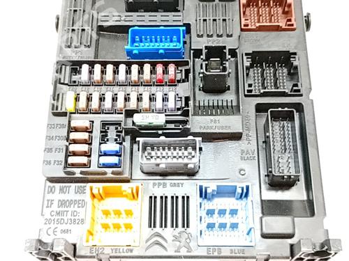Used Fuse box Fuse box PEUGEOT 208 II (UB_, UP_, UW_, UJ_) 1.2 PureTech 100 (101 hp) 33763729 33763729
