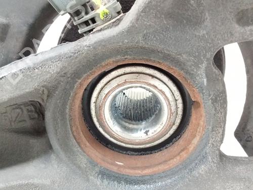 Achsschenkel links vorne VW TOUAREG (7LA, 7L6, 7L7) 2.5 R5 TDI | BP29228346M25 