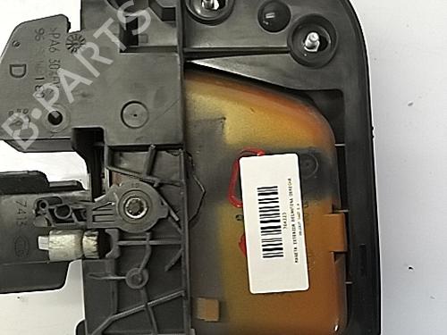 Używane Klamka zewnętrzna drzwi przednich prawych PEUGEOT 1007 (KM_) 1.4 (75 hp) 29992799
