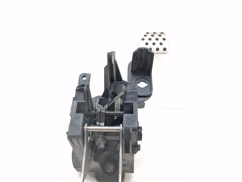 Used Break pedal SMART FORTWO Coupe (453) electric drive / EQ (453.391) (56 hp) 29384797
