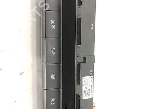 Used Climate control Climate control 37713583 37713583