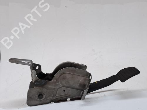 Used Break pedal DACIA SANDERO II TCe 90 (B8M1, B8MA, B8AC) (90 hp) 23974873